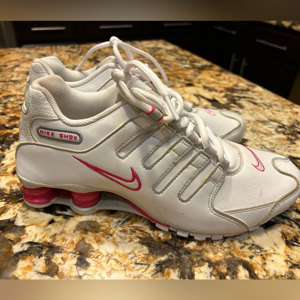 Women’s Nike shox tennis shoes